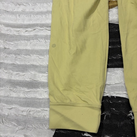 Lululemon Jogger Womens 8 Yellow Sweatpants Drawstring Knit Hi Rise Running Gym - Picture 9 of 10